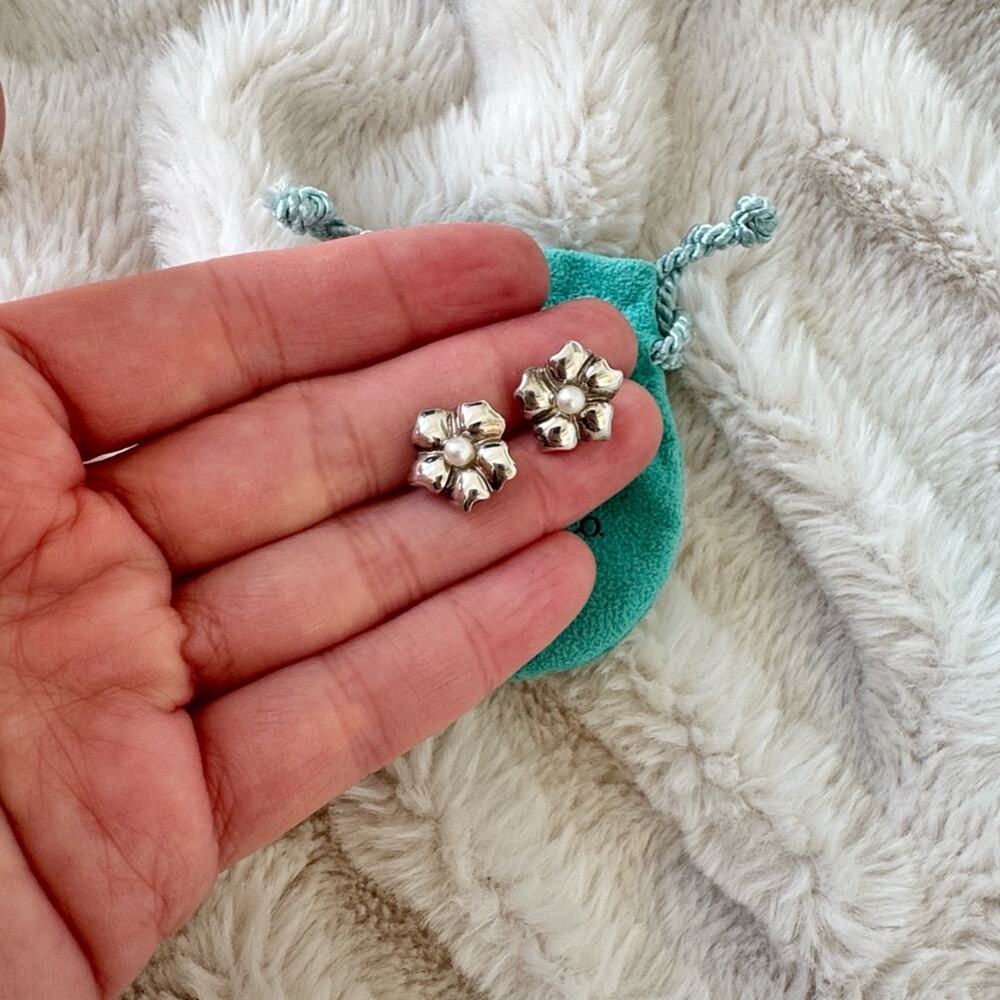 Tiffany & Co. Paloma Picasso Sterling Silver Pearl Flower Stud Earrings Vintage